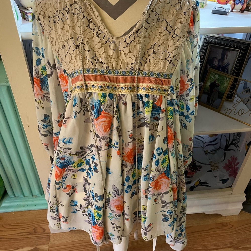 XL Ivy Jane Flowy blouse